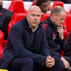 Με την πλάτη στον τοίχο, ο Σλοτ παίρνει μια απόφαση για το μέλλον του στη Λίβερπουλ!