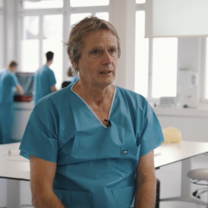 Αυτός είναι ο γιατρός που θα κάνει την αρθροσκόπηση στην Λεσόρ