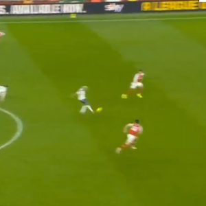 Απίθανο γκολ του Ριτσάρλισον από το κέντρο στο ντέρμπι του Λονδίνου (video)