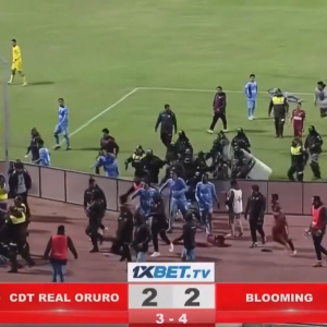 Αυτό θα πει επεισοδιακό παιχνίδι - Ο διαιτητής μοίρασε 17 κόκκινες κάρτες (video)