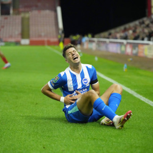 «Δεν φαίνεται καλό» - Μεγάλη ανησυχία στη Μπράιτον για τον τραυματισμό του Τζίμα