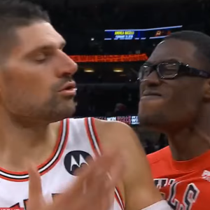 Ο Βούτσεβιτς... έσπρωχνε τον συμπαίκτη του που ήθελε να πανηγυρίσει τη νίκη της ομάδας (video)