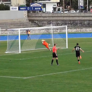 «Ήρωας» ο Χατζηεμμανουήλ, έπιασε πέναλτι και κράτησε το τρίποντο για τον Αστέρα Β AKTOR (video)