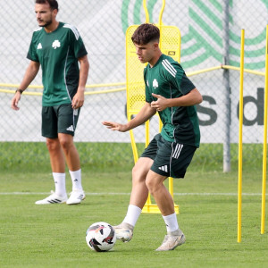 «Σεσημασμένος σκόρερ»: Ποιος είναι ο 16χρονος Νεμπής που πήρε ο Μπενίτεθ στην αποστολή του Παναθηναϊκού