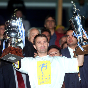 Ο θρυλικός Τόνι Σαβέβσκι στην «OPAP Arena» για φωτογραφίες και αυτόγραφα με τον κόσμο της ΑΕΚ