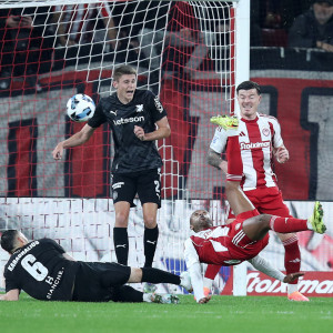 Με «ψαλιδάκι» και κεφαλιά ο Ελ Κααμπί το 2-0 για τον Ολυμπιακό (video)