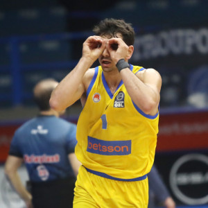 Ο Άλβαρο Καρντένας στο Athletiko: «Δεν ξέρω ποιο είναι το ταβάνι μου - Η Βαλένθια μπορεί να κερδίσει τους πάντες»