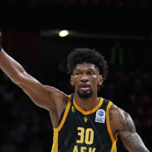 Η απίθανη εμφάνιση του Σίλβα στο ματς με τον Ολυμπιακό (video)