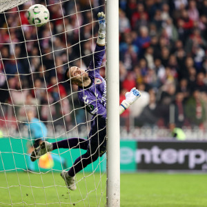 Τηλεκατευθυνόμενο φάουλ του Μάριν για το 1-1 της ΑΕΚ (video)