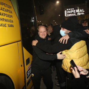 Αποθεωτική υποδοχή της ΑΕΚ στο Αγρίνιο (photos)