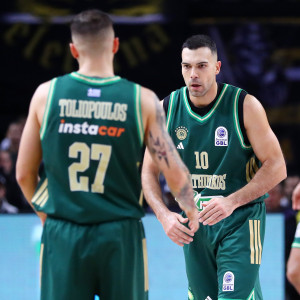 «Ομοβροντία» τριπόντων του Παναθηναϊκού στα Λιόσια και 65 πόντοι σε ένα ημίχρονο κόντρα στην ΑΕΚ (videos)