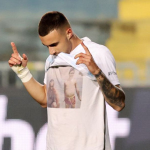 Ο συγκινητικός πανηγυρισμός του Χρυσόπουλου: Αφιέρωσε το γκολ στον πατέρα του που έφυγε από τη ζωή το 2013