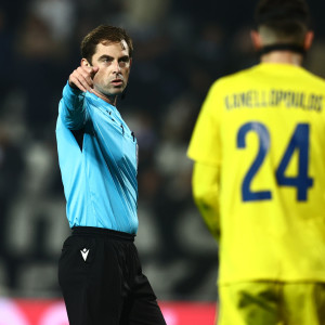 Αυτός είναι ο διαιτητής για το παιχνίδι της ΑΕΚ με την Κραϊόβα