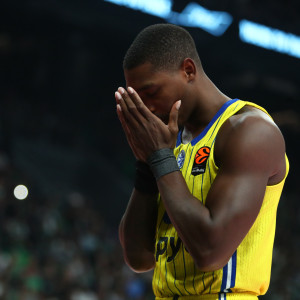 Ο απίθανος λόγος για τον οποίο αποβλήθηκε ο Λόνι Ουόκερ στο Ντουμπάι - Μακάμπι Τελ Αβίβ