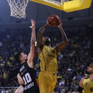 Ο Άρης «κάηκε» από τα λάθη του στο φινάλε και γνώρισε την ήττα από την Κλουζ στη Θεσσαλονίκη