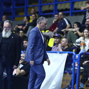 Αποβλήθηκε ο Παπαθεοδώρου έπειτα από τρεις τεχνικές ποινές στον πάγκο του Αμαρουσίου