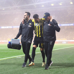 Ανησυχία στην ΑΕΚ για Γκατσίνοβιτς, αποχώρησε υποβασταζόμενος