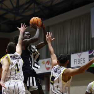 Μεγάλη νίκη για τον Κόροιβο κόντρα στους Μαχητές με τρομερό Σμιθ