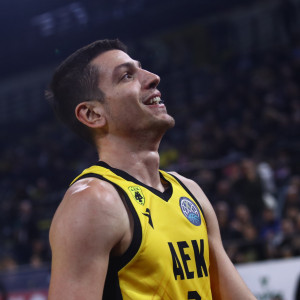 Ο Δημήτρης Φλιώνης στο Athletiko: «Δίνουμε ό,τι έχουμε για την ΑΕΚ»