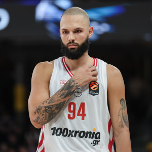 Παράδοση άνευ όρων για τον Ολυμπιακό στη Βαρκελώνη