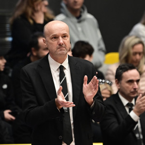 Τρομερή ατάκα από τον Ζντοβτς: «Μου θύμιζαν τις δικές μας εποχές που κάπνιζαν τσιγάρα...» (video)