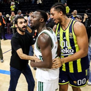 «Ντου» των οπαδών της Φενέρ στον διαιτητή - Τι αναφέρει το φύλλο αγώνα