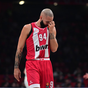 Η Βαλένθια «σκότωσε» τον προβληματικό Ολυμπιακό μέσα στο ΣΕΦ