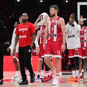 Χλιαρές αποδοκιμασίες στο ΣΕΦ μετά την ήττα του Ολυμπιακού από τη Βαλένθια