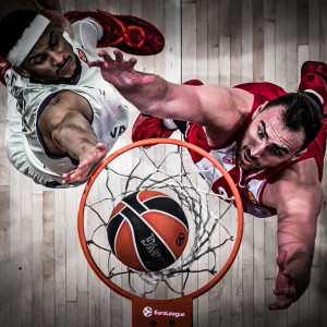 Η παρακάμερα του αγώνα ανάμεσα σε Ολυμπιακό και Βαλένθια στο ΣΕΦ (video)