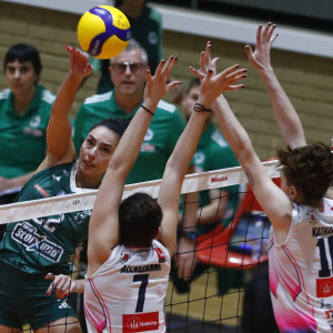 Ο Ολυμπιακός «επέζησε» από τη Θήρα στη 10η αγωνιστική - Παραμένει στην κορυφή ο Παναθηναϊκός