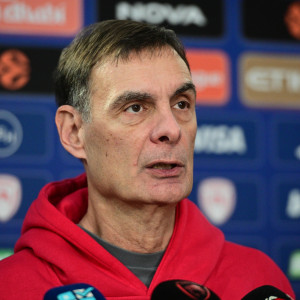 Μπαρτζώκας: «Έχουμε δύο σκόρερ στην ίδια θέση και δύο φόργουορντ που είναι φοβεροί επιθετικά»