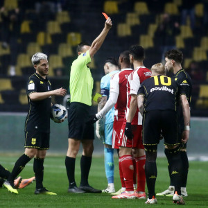 Η αποβολή του Ντάνι Γκαρθία στο Άρης - Ολυμπιακός (video)