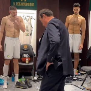 Ο Αταμάν είδε νερά στα αποδυτήρια και είπε: «Νόμιζα ότι μόνο στο ΣΕΦ υπάρχει αυτό το πρόβλημα» (video)