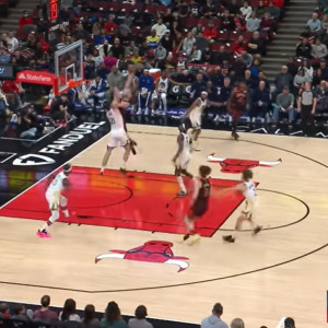 Με σούπερ θέαμα και... ιπτάμενο Μπουζέλις το Top 10 του ΝΒΑ (video)