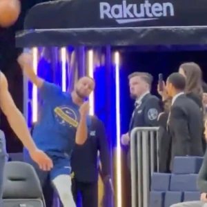 Τα βάζει από παντού: Ο Κάρι ευστόχησε σε σουτ από την είσοδο των αποδυτηρίων (video)