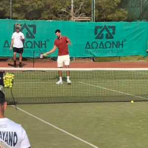 Ο Τζόκοβιτς άφησε τη ρακέτα, έπιασε το τηγάνι και ήταν εξίσου εντυπωσιακός (video)