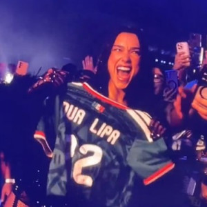 Η Ντούα Λίπα βρήκε την ομάδα που θα υποστηρίζει στο Μουντιάλ (video)