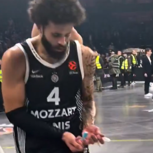 Αποδοκιμάστηκε ξανά η Παρτίζαν - Το πλήθος πέταξε αναπτήρα στον Ουάσινγκτον (video)