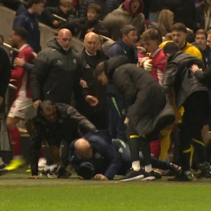 Απίστευτο ξύλο στην Αγγλία: Παίκτες και παράγοντες δύο ιστορικών ομάδων σε μία τρομερή συμπλοκή (video)