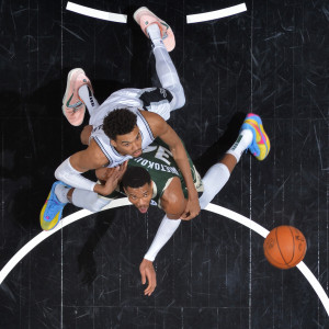 O άνθρωπος-κλειδί που οι Σπερς προσεγγίζουν για να «κλέψουν» τον Αντετοκούνμπο από τους Μπακς