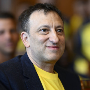 Ο ιδιοκτήτης της Μπράιτον ξεσπά: «Απόλυτα ψευδείς οι κατηγορίες για στοιχηματισμό»