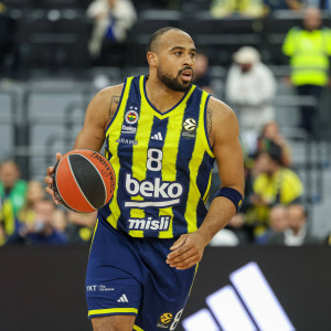 Η Φενέρ πήρε το ντέρμπι κόντρα στην Εφές πριν τον Παναθηναϊκό