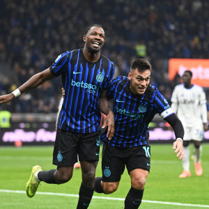 Η Ίντερ διέλυσε την Κόμο και πάτησε κορυφή στη Serie A