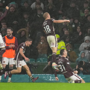 Η Χαρτς του Κυζιρίδη πήρε σπουδαίο «διπλό» στην έδρα της Σέλτικ κι είναι μόνη πρώτη στη κορυφή!