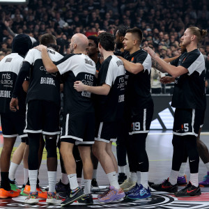 «Βυθίζεται» περισσότερο στην κρίση η Παρτίζαν: Γιούχα σε Πάσπαλι, εξελίξεις με Πάρκερ