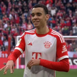 Ο Μουσιάλα επέστρεψε στις ομαδικές προπονήσεις πέντε μήνες μετά τον σοκαριστικό τραυματισμό (video)