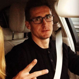 Διάσημος ποδοσφαιριστής καλούσε συμπαίκτες του για μπάρμπεκιου, η γυναίκα του έμεινε έγκυος και φούντωσαν οι φήμες για απιστία