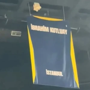 Αποσύρθηκε η φανέλα του Κουτλουάι πριν την έναρξη του αγώνα με τον Παναθηναϊκό (video)