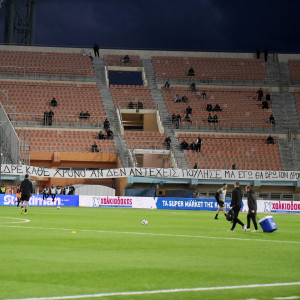 Πανό των οπαδών του ΟΦΗ στον Μπούση: «Αν δεν αντέχεις, πούλησε»!