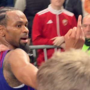 Ο Πάντερ ύψωσε το μεσαίο δάχτυλο στους οπαδούς του Ερυθρού Αστέρα (photo)